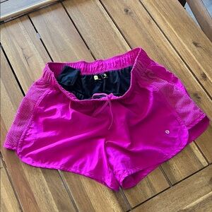 Xersion athletic shorts lined key pocket mesh detail